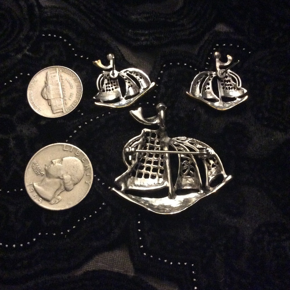 VTG 2 Tone Ship pendant and Brooch,earrings - Picture 2 of 2